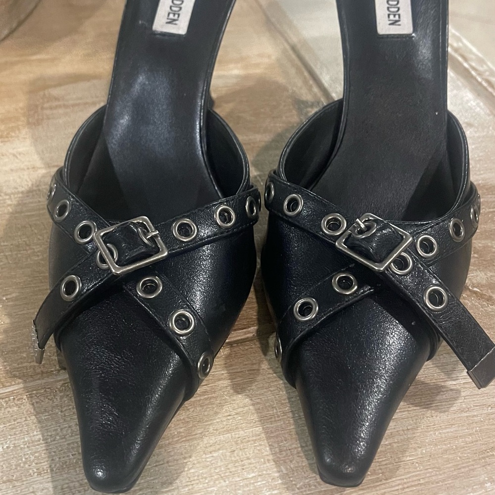 Steve Madden is Women’s Sleek Black pointed Toe kitten heel pump size 10 - Picture 7 of 8